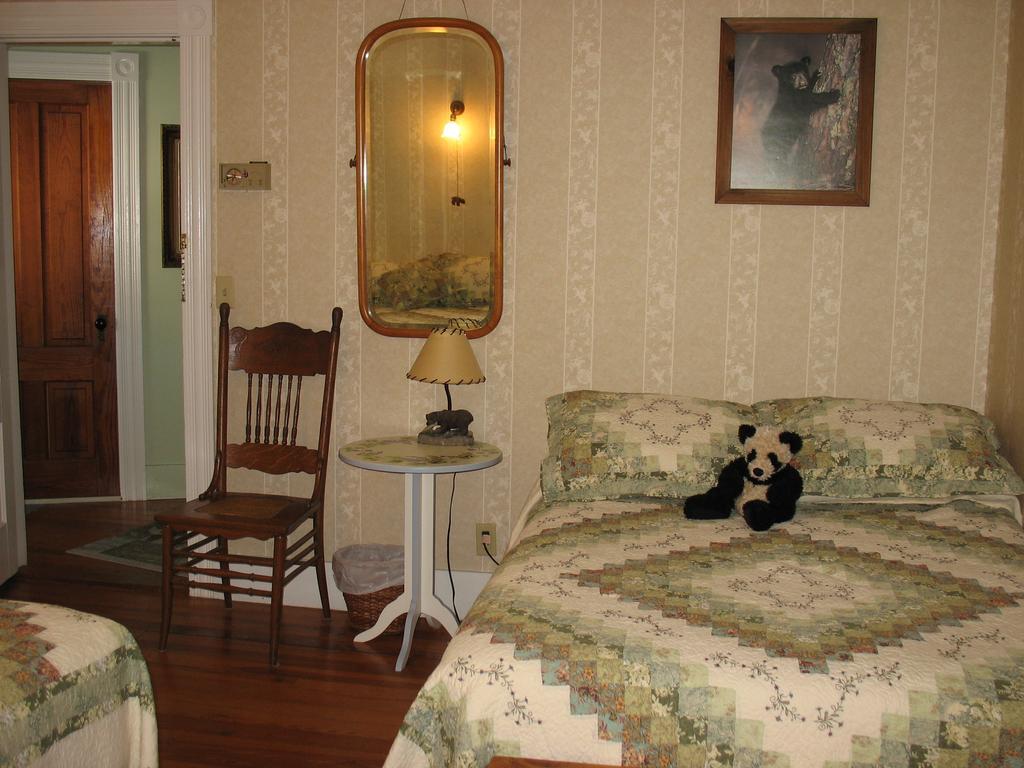 Hugging Bear Inn Bellows Falls Zewnętrze zdjęcie