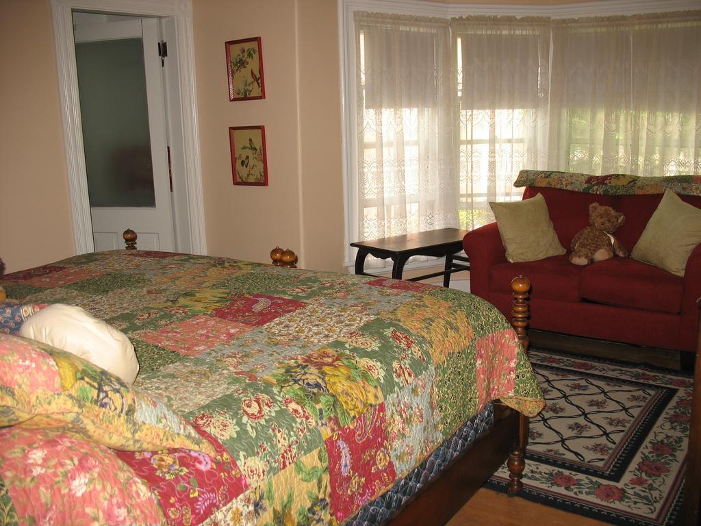 Hugging Bear Inn Bellows Falls Zewnętrze zdjęcie