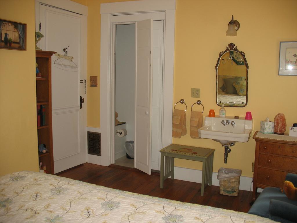 Hugging Bear Inn Bellows Falls Zewnętrze zdjęcie