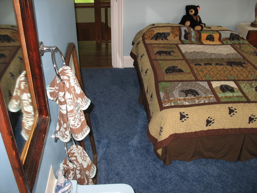 Hugging Bear Inn Bellows Falls Zewnętrze zdjęcie